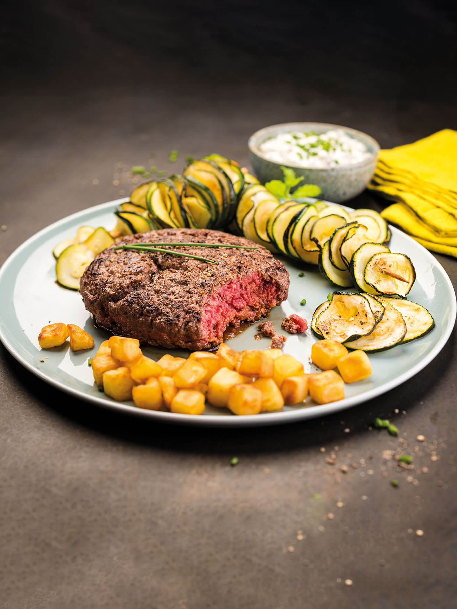 Steaks hachés de bœuf 100% viande label rouge, Courgettes Et Sauce Fraiche